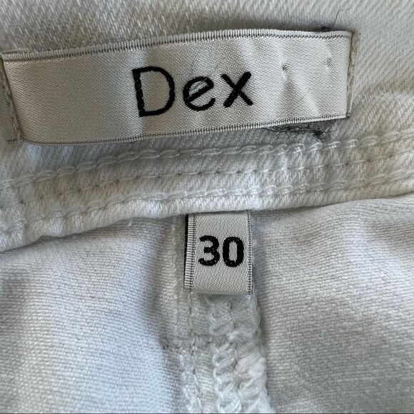 Dex Distressed White Embroidered Floral Design Crop Jeans Size 30 - Picture 8 of 11